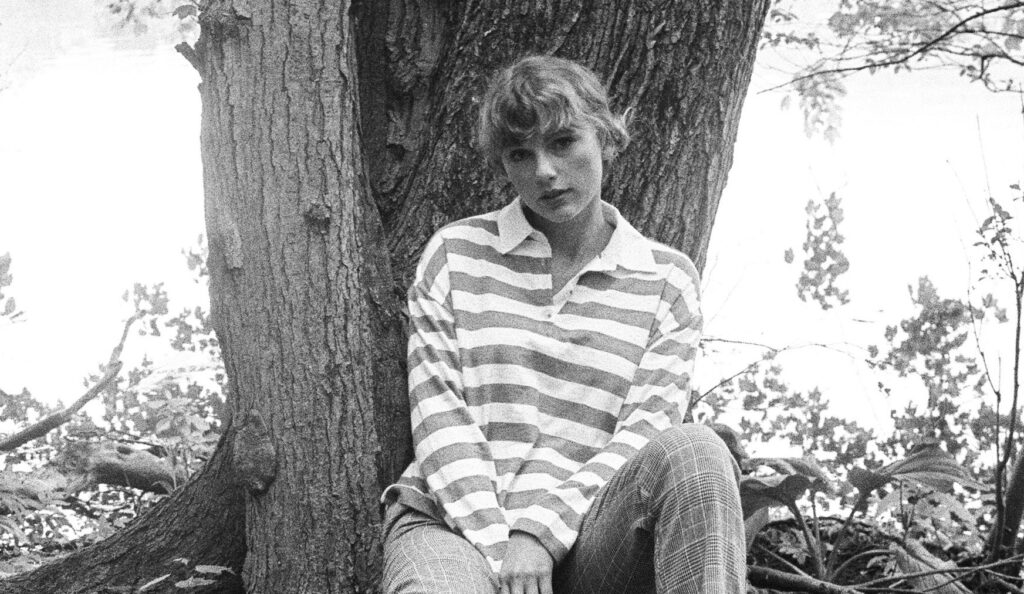 Taylor Swift Reaches No.1 with Latest Album, ‘Folklore’