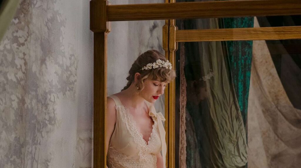 Taylor Swift Surprises Fans With Brand NEW Album!